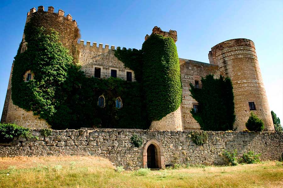Cerca de la casa rural Villa Pedraza. Castilnovo