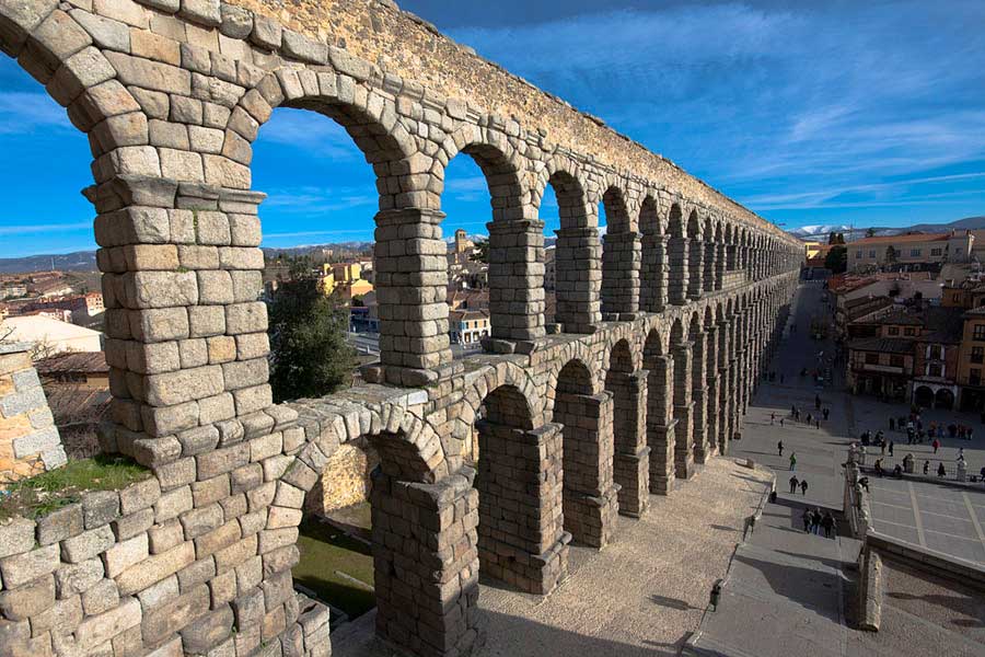 Cerca de la casa rural Villa Pedraza. Ermita de San Frutos (Sepúlveda)