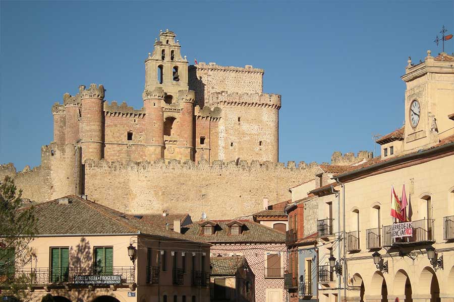 Cerca de la casa rural Villa Pedraza. Turégano